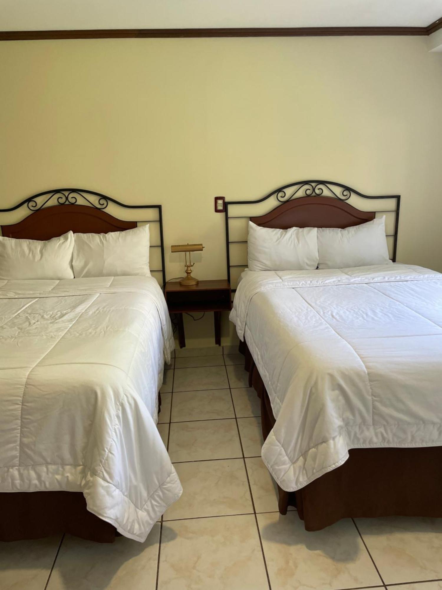 Hotel Gardenia Inn サンサルバドル エクステリア 写真