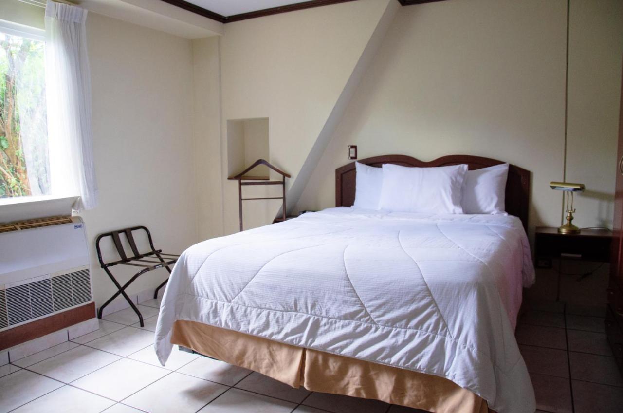 Hotel Gardenia Inn サンサルバドル エクステリア 写真